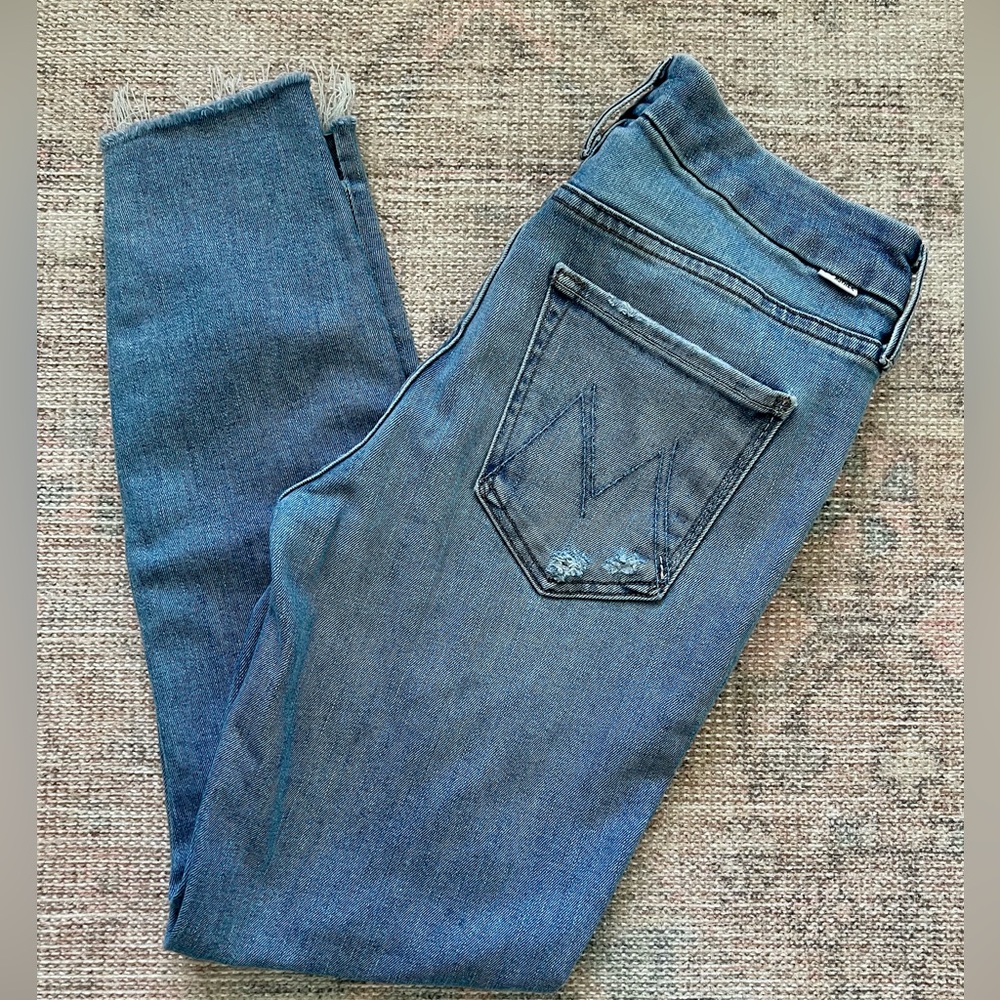 MOTHER Denim The Looker Ankle Step Fray